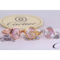 Prsten Amulette de Cartier s růžovým opálem a diamantem ze žlutého zlata, bílého a růžového zlata