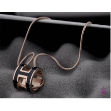 Hermes 3D Pop “H“H“Hnedý náhrdelník s černým logem a hadí kostí v růžovém zlatě