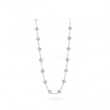 Dlouhý náhrdelník Van Cleef Arpels Magic Alhambra s 20 motivy, přívěsek z bílého zlata a chalcedonu