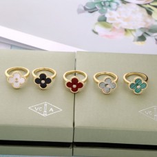 Prsten Van Cleef Arpels Magic Alhambra s perletí a diamanty