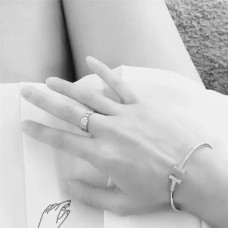 Tiffany Atlas prsten se třemi krystaly individuální cena v Dubaji