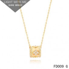 Náhrdelník s přívěskem Van Cleef Arpels Perlee Clover ze žlutého zlata s diamanty