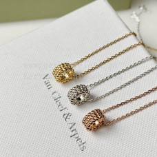 Náhrdelník Van Cleef Arpels Perlee s perlami, 3 řady, žluté zlato/růžové zlato/bílé zlato