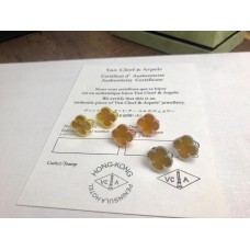 Náušnice Van Cleef Arpels Alhambra ze žlutého zlata, perleťová