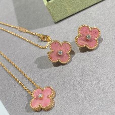 Přívěsek a náušnice Van Cleef Arpels Alhambra ze šampaňského zlata s diamantem a rodonitem