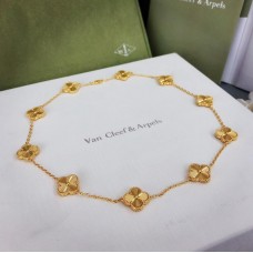 Dlouhý náhrdelník Van Cleef Arpels Alhambra s 10 motivy, gilošovaný vzor, žluté zlato